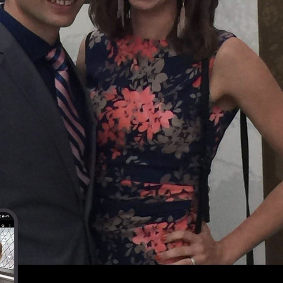 Bodycon super flattering floral dress - Picture 6 of 7